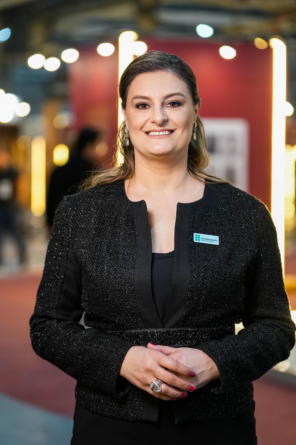 Cíntia Weirich - presidente do Sindmóveis.jpg