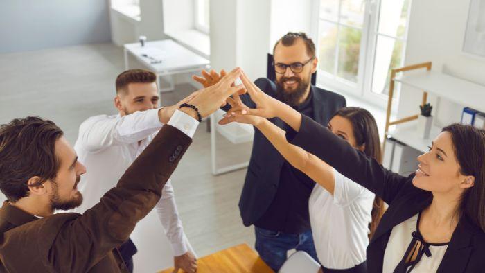 Como as empresas do setor moveleiro podem preparar seus profissionais para vender mais?