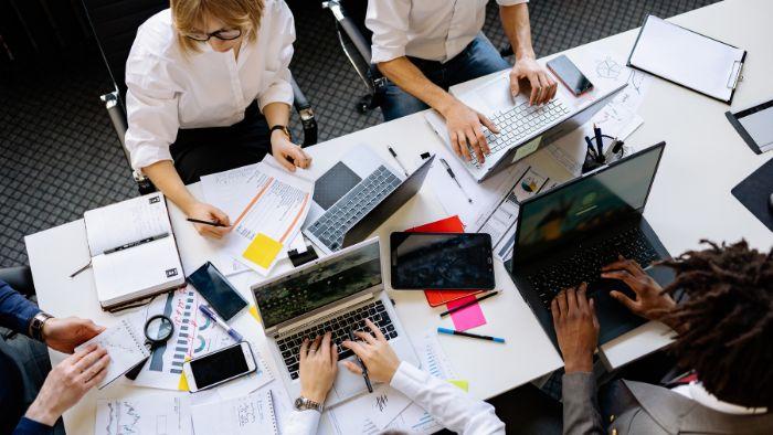 Qual é a importância da ergonomia para móveis corporativos?