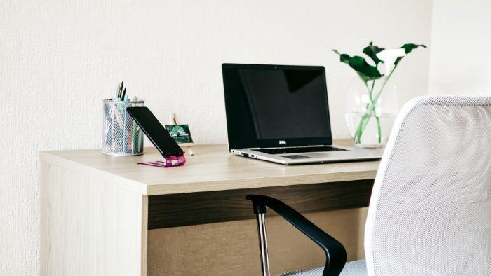 Qual é a importância da ergonomia para móveis corporativos?