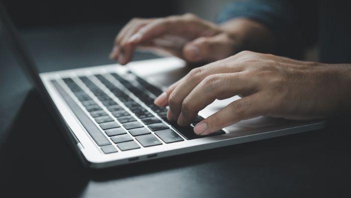 Quais estratégias de marketing são recomendadas para empresas do setor moveleiro?