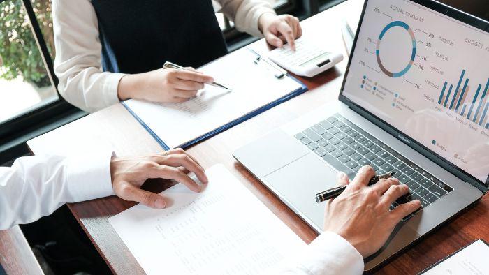 Como utilizar a inteligência analítica para tomar decisões no varejo moveleiro?