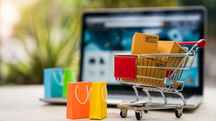 Canais de venda on e off-line: o que as empresas devem considerar antes de escolher as opções ideais?