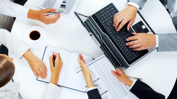 Consultoria empresarial: como saber qual o momento de contratar no setor moveleiro?