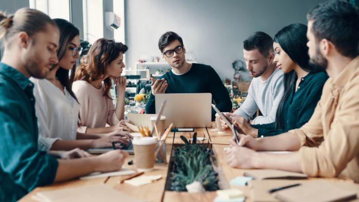 Como capacitar os profissionais da sua empresa moveleira?