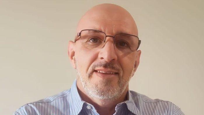 Quais habilidades considerar ao contratar profissionais para sua equipe de vendas no setor moveleiro?
