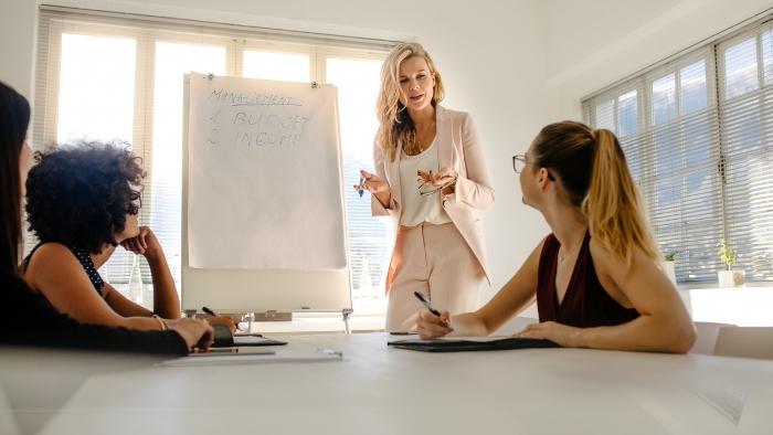Tipos de gestor: conheça os perfis de líder mais comuns no setor moveleiro