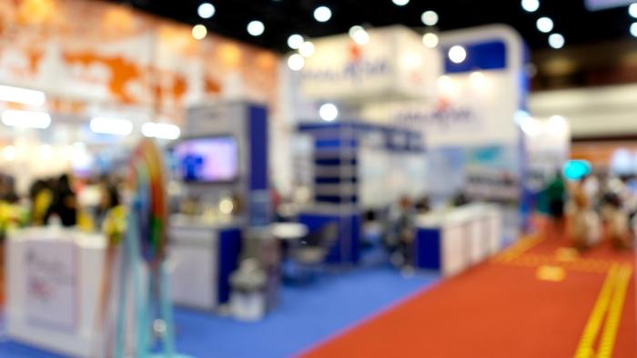 Como os eventos têm impulsionado a inovação e a colaboração no setor moveleiro?