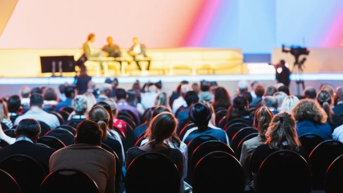 O papel das feiras no setor moveleiro: como os eventos têm impulsionado a inovação e a colaboração?