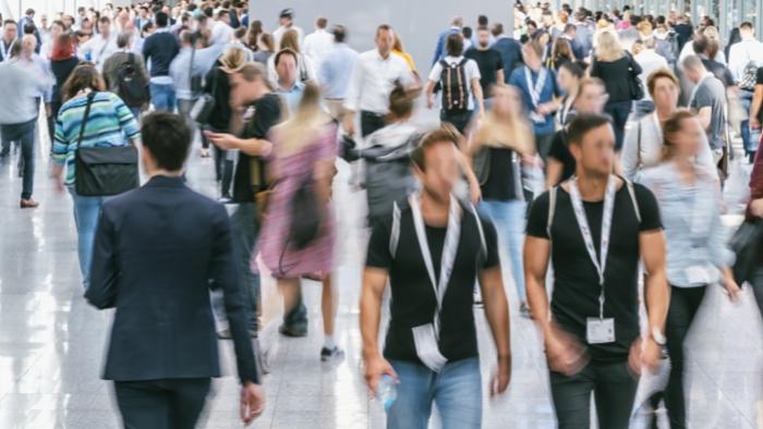 O papel das feiras no setor moveleiro: como os eventos têm impulsionado a inovação e a colaboração?
