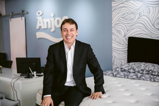 De acordo com Claudinei dos Anjos, Fundador da Anjos Colchões, adaptar-se às inovações sem perder a essência do conforto é essencial. Além disso, é importante sempre manter-se em evolução para atender às necessidades e desejos dos clientes. (Foto: Romy TanakaDivulgação/Anjos Colchões)