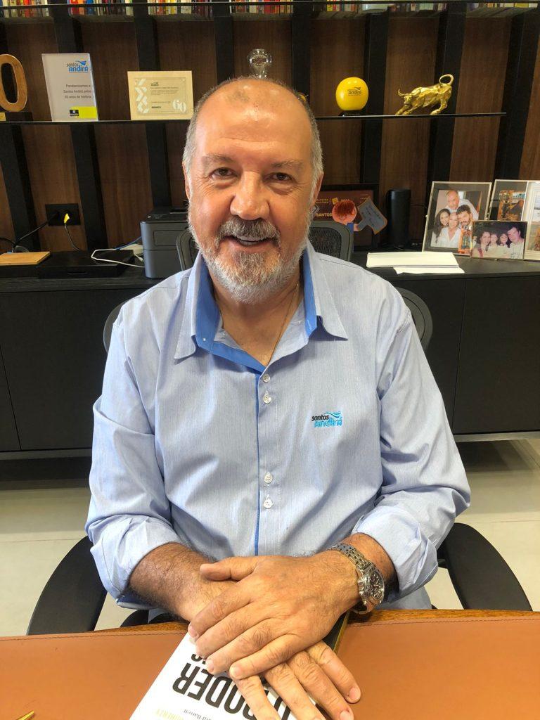 De acordo com José Roberto Santos, presidente da Santos Andirá Móveis, os insights podem vir de diversas formas. O importante é estar atento às tendências, traduzir e aplicar à nossa realidade.