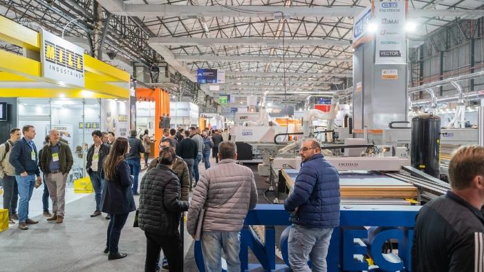 Eventos em 2025: tradição e inovação no setor moveleiro sob a abordagem estratégica e a visão de exposição da Sayerlack