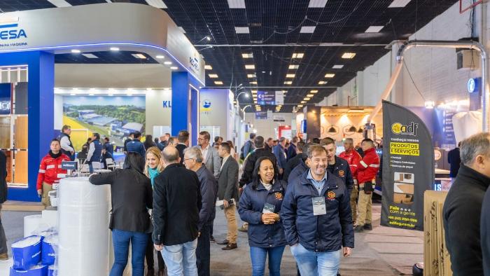 Eventos em 2025: tradição e inovação no setor moveleiro sob a abordagem estratégica e a visão de exposição da Sayerlack