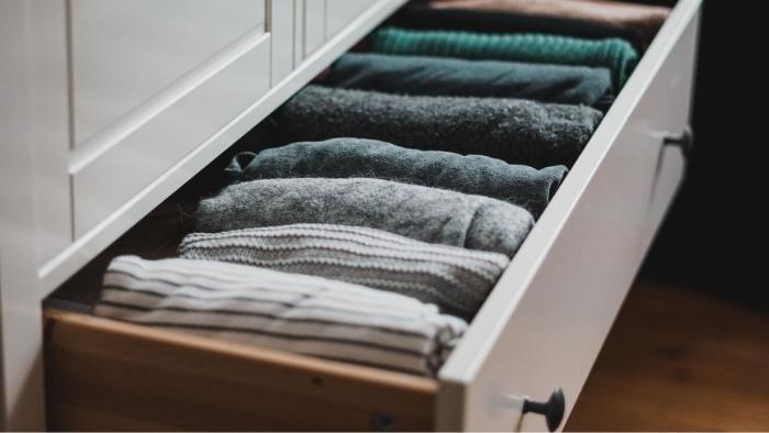 Como garantir a padronização e a qualidade dos guarda-roupas no setor mobiliário?