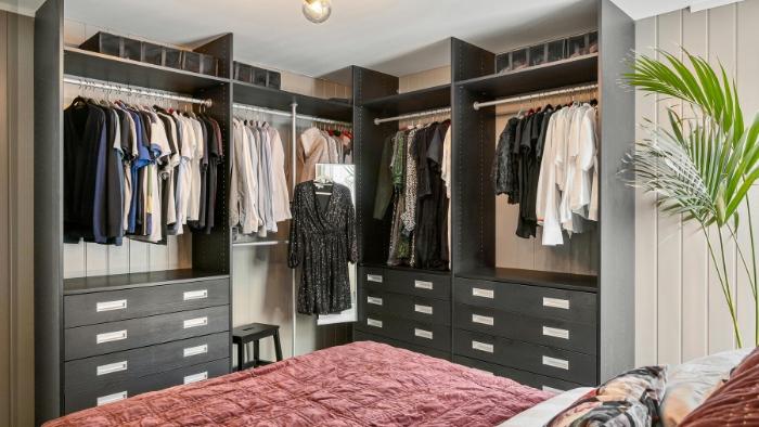 Como garantir a padronização e a qualidade dos guarda-roupas no setor mobiliário?