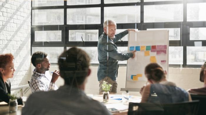 Liderança no setor moveleiro: como ter uma visão estratégica e ser capaz de adaptar a empresa às novas demandas e tendências?