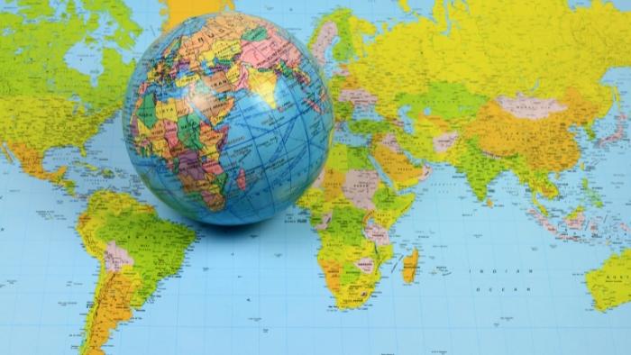Navegando em 2025: o cenário global e brasileiro e suas aplicações estratégicas para o setor moveleiro B2B