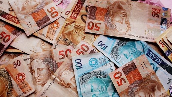 Navegando em 2025: o cenário global e brasileiro e suas aplicações estratégicas para o setor moveleiro B2B