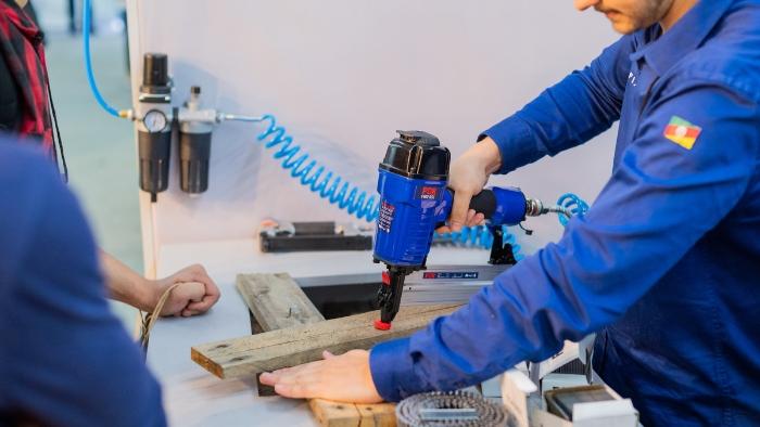 Produção de móveis: como tornar as operações industriais mais eficientes?