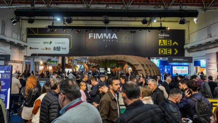 Na Fimma Brasil 2025, Sayerlack apresenta soluções que exploram textura, cor e integração de materiais