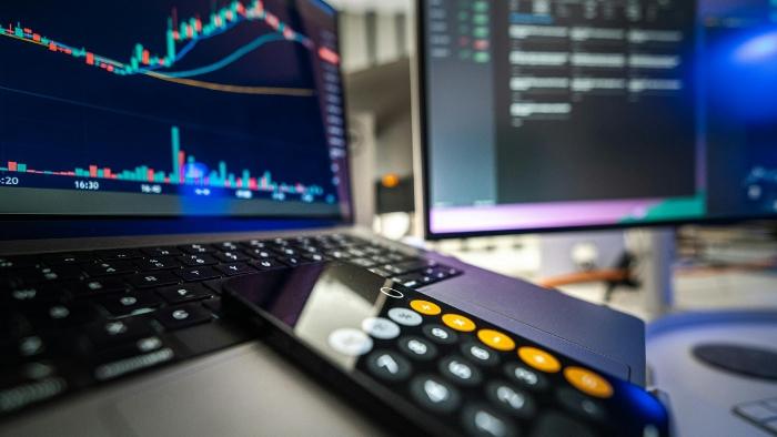 Análise estratégica para o setor moveleiro B2B no Brasil pelo 33º Congresso Movergs: conjuntura de alto risco, colapso exportador e crédito direcionado