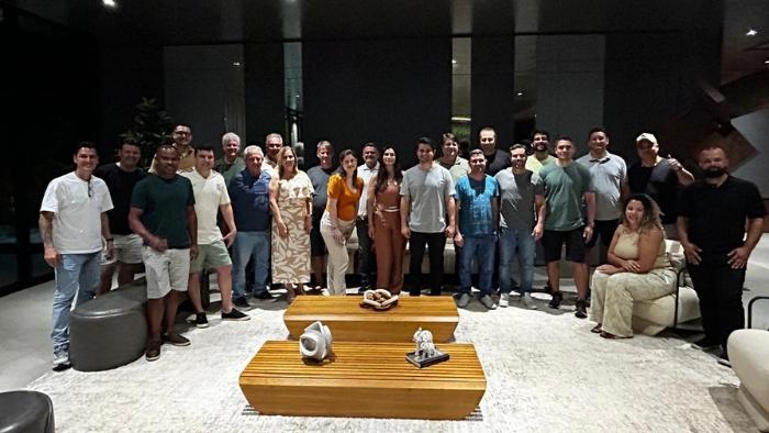 O intercâmbio técnico e institucional entre os polos moveleiros de Mirassol e Linhares