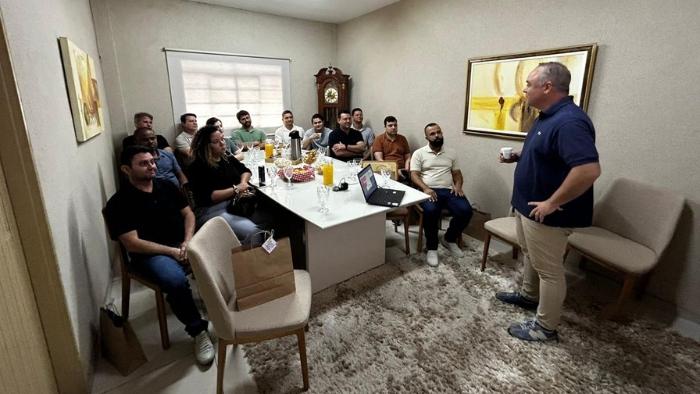 O intercâmbio técnico e institucional entre os polos moveleiros de Mirassol e Linhares