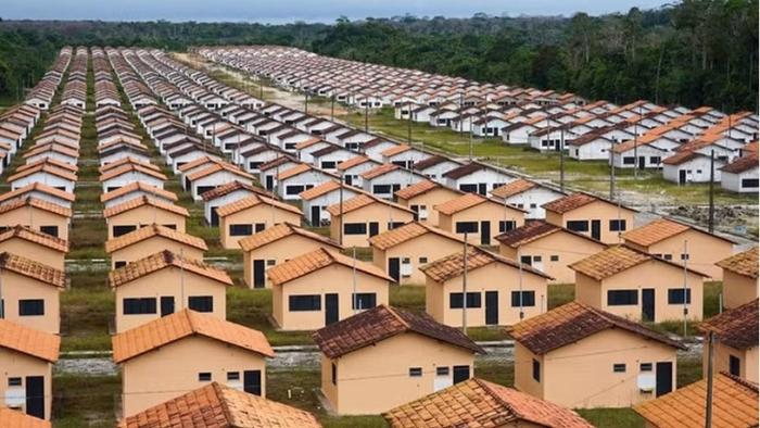A indústria moveleira ainda produz para uma casa que está desaparecendo